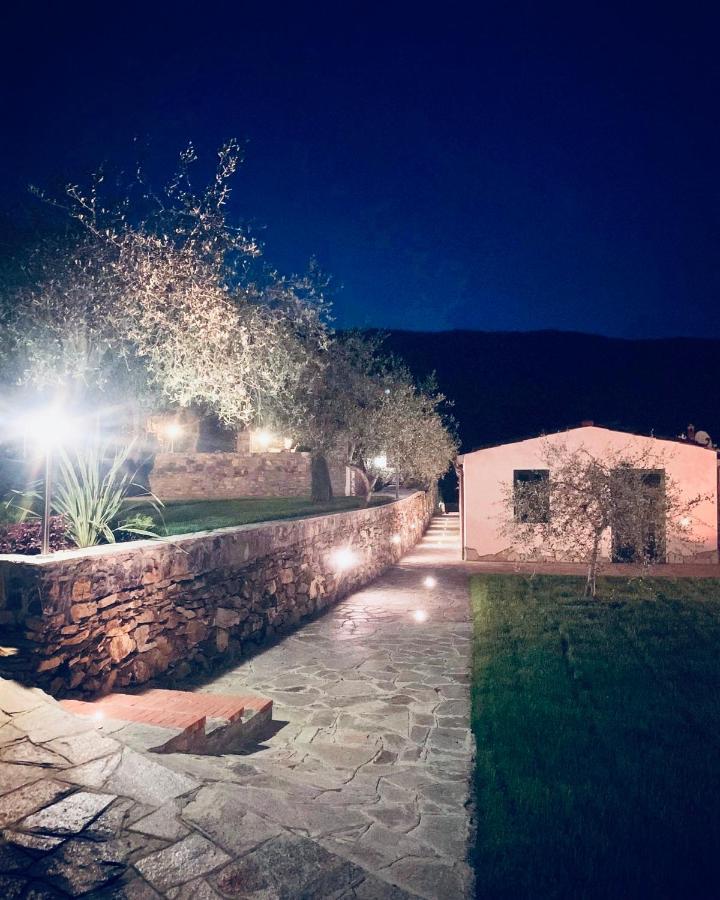 Casa Vacanze Gli Ulivi Borgomaro ภายนอก รูปภาพ