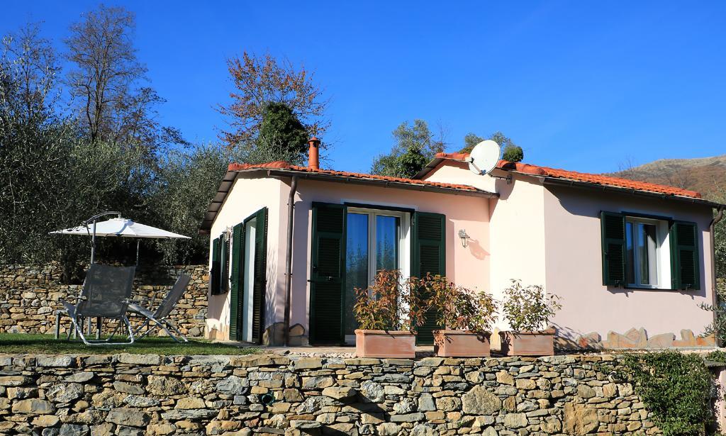 Casa Vacanze Gli Ulivi Borgomaro ภายนอก รูปภาพ